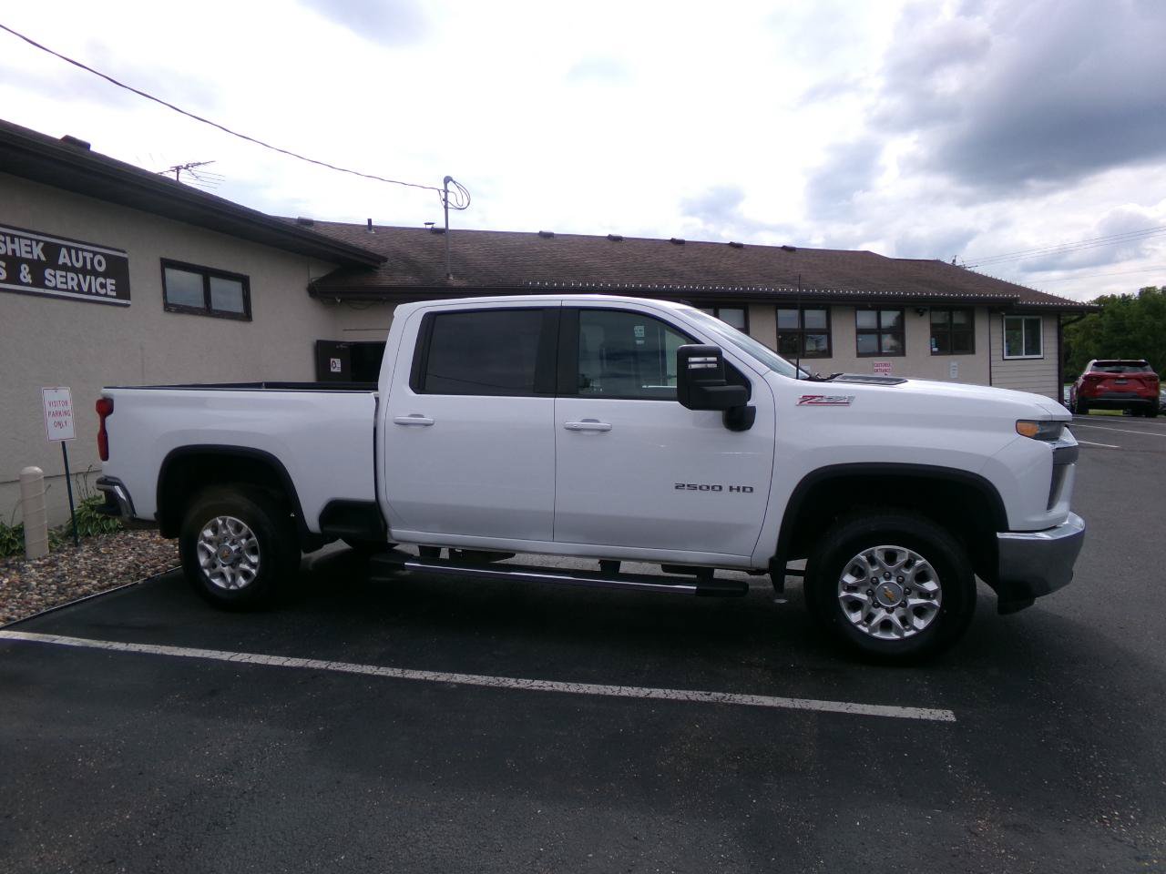 Used 2023 Chevrolet Silverado 2500 LT w/ Convenience Package AWD/4WD image 2