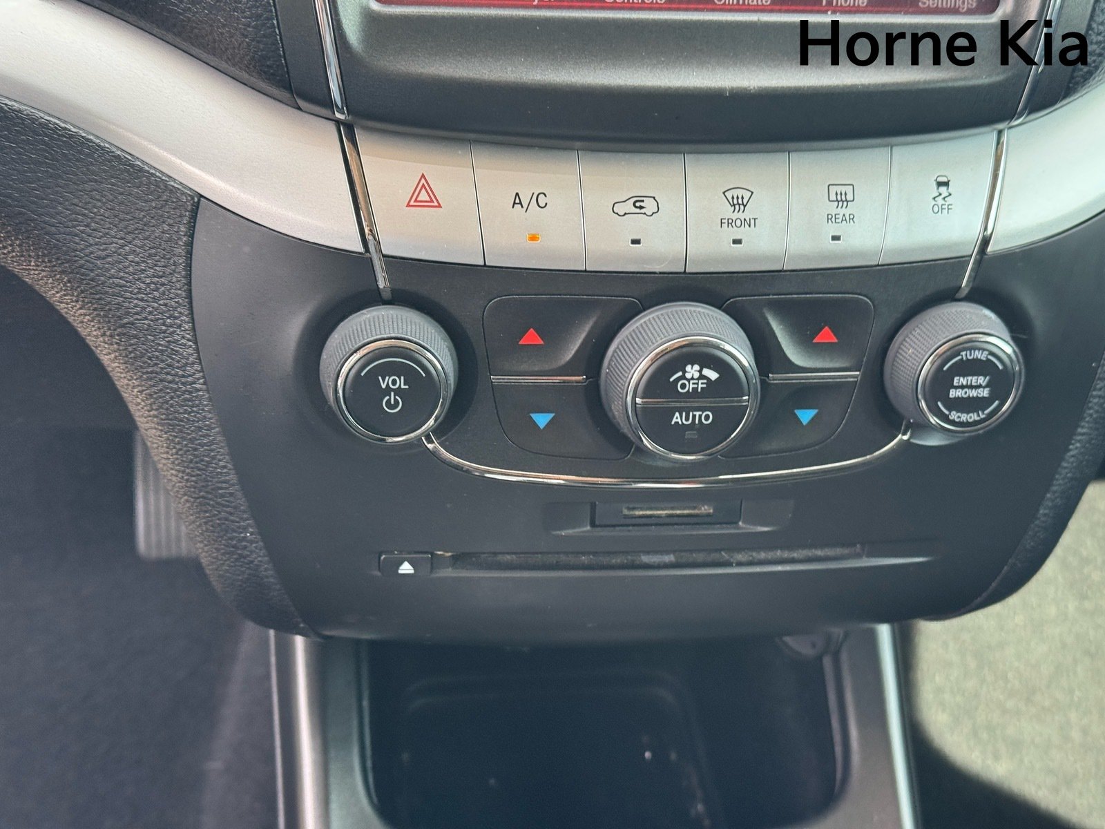 Used 2019 Dodge Journey SE FWD image 23