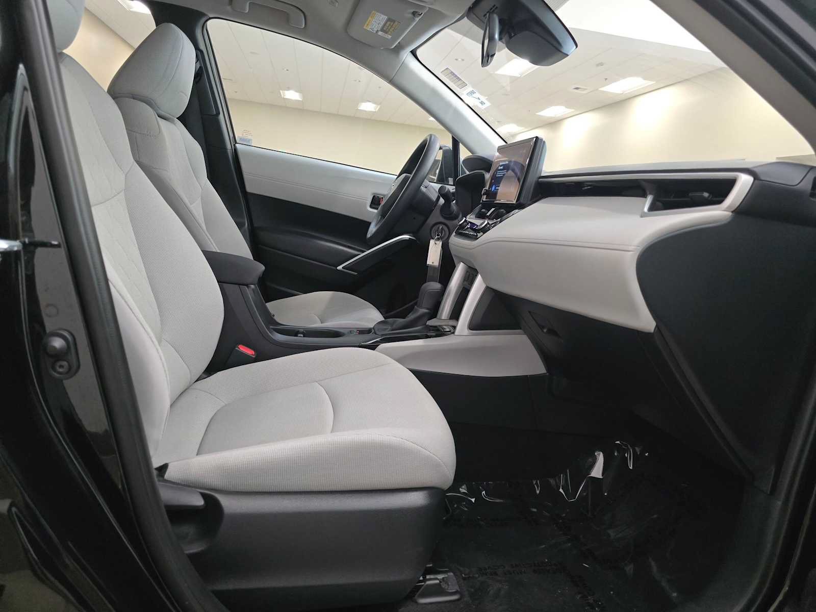 Certified 2025 Toyota Corolla Cross L AWD/4WD image 28