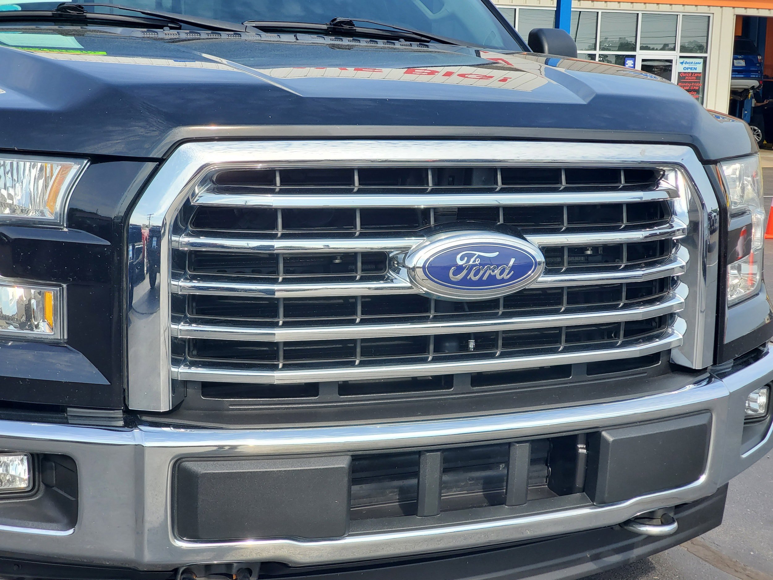Used 2017 Ford F150 XLT w/ Equipment Group 302A Luxury AWD/4WD image 7