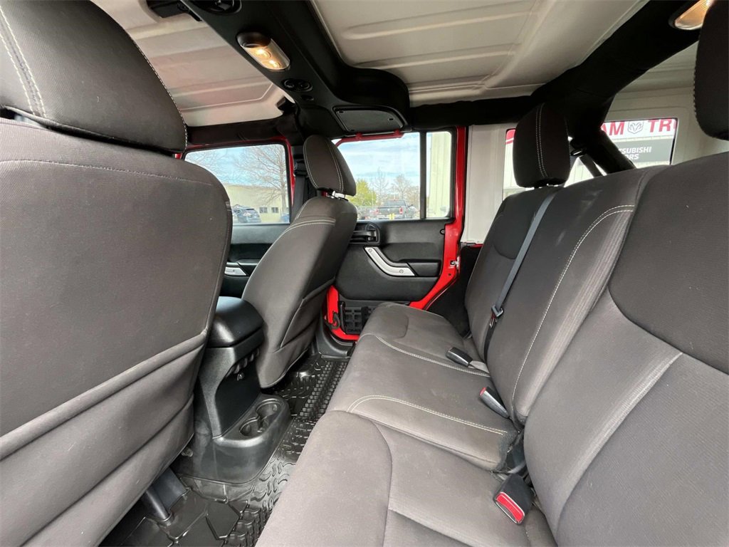 Used 2017 Jeep Wrangler Unlimited Sahara w/ Max Tow Package image 11