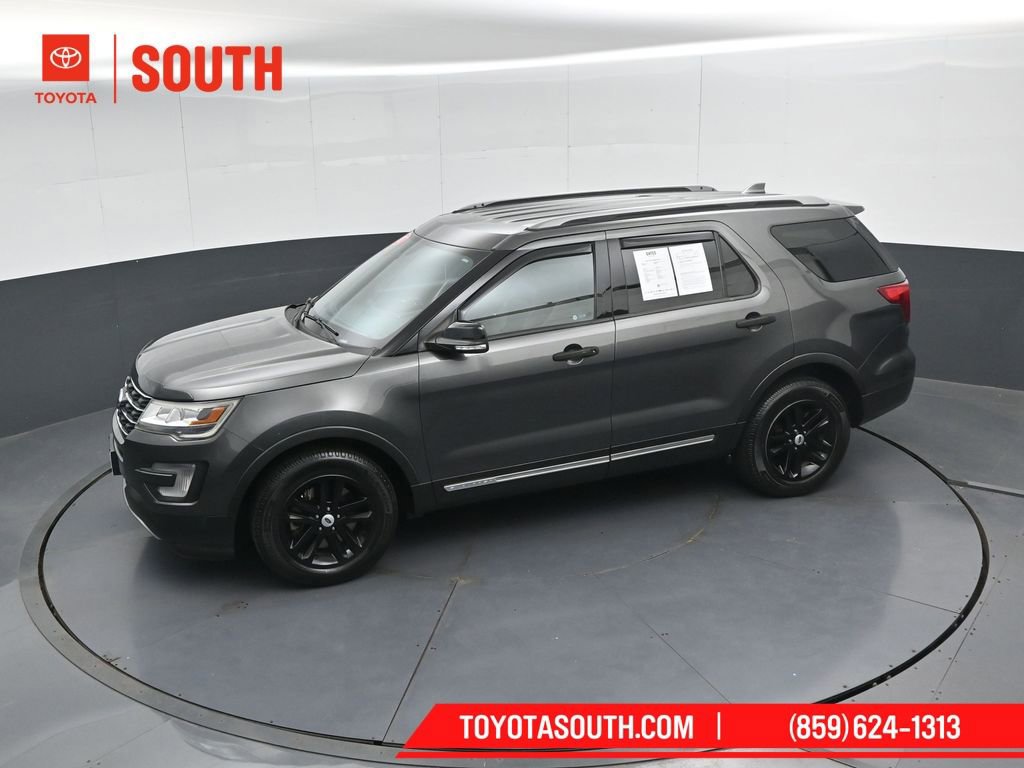 Used 2017 Ford Explorer XLT w/ Equipment Group 202A FWD image 53