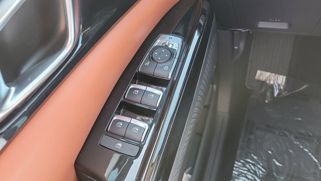 Used 2023 Kia Carnival SX Prestige image 24