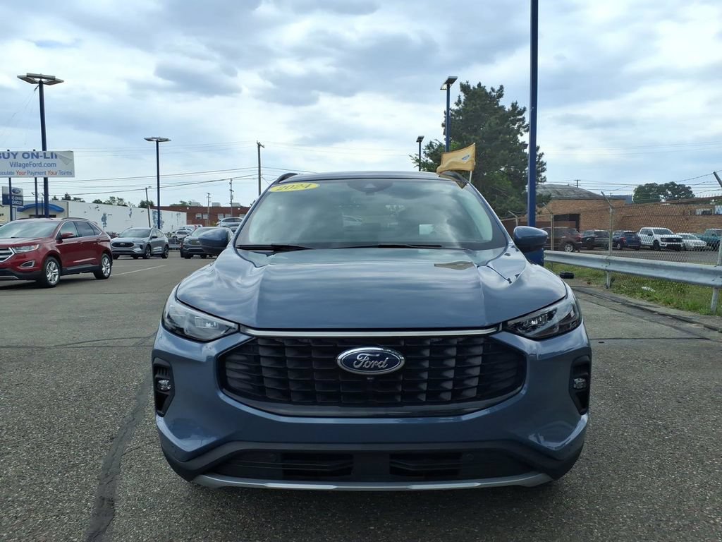 Used 2024 Ford Escape SE w/ PHEV Premium Package FWD image 3