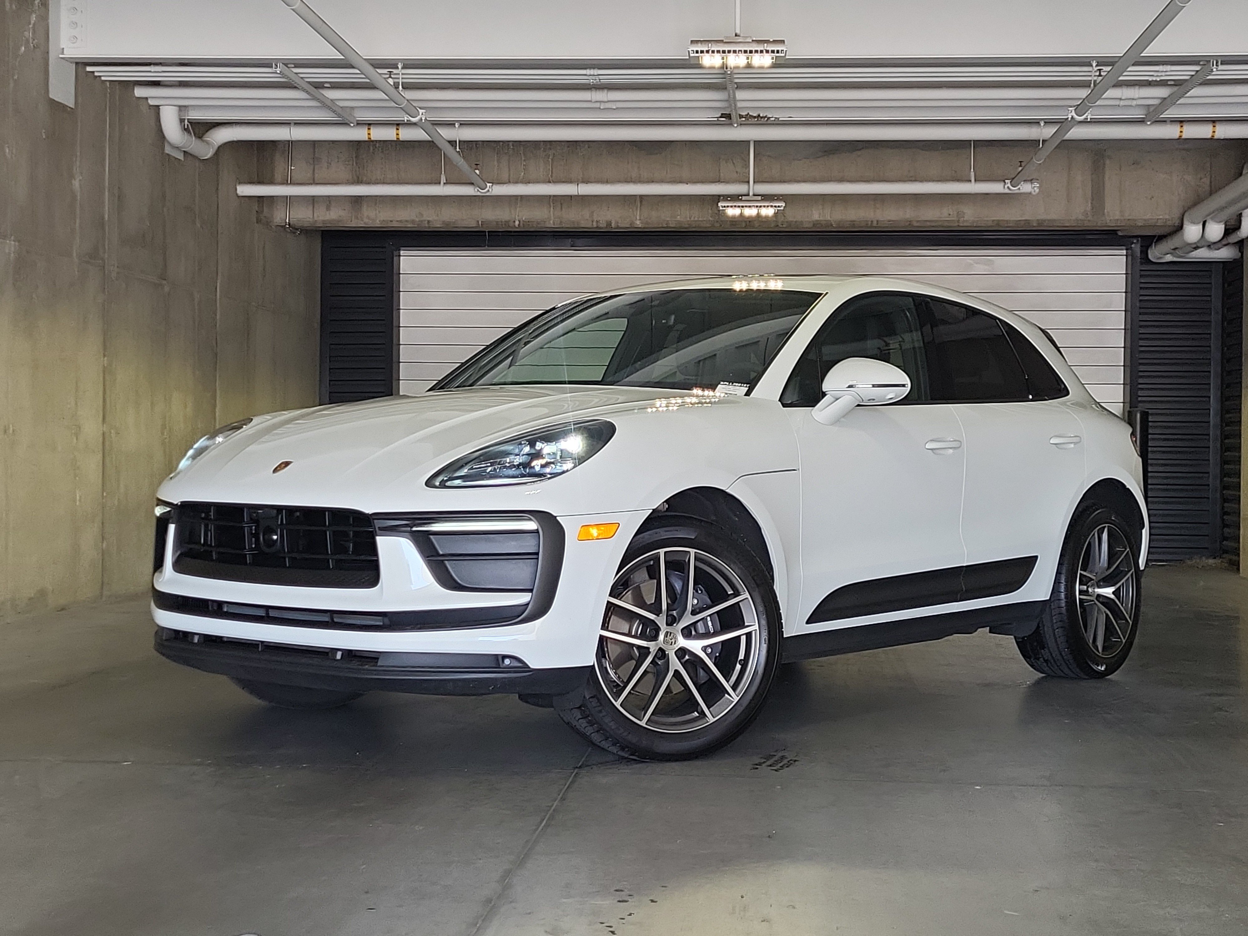 Certified 2026 Porsche Macan AWD/4WD image 1
