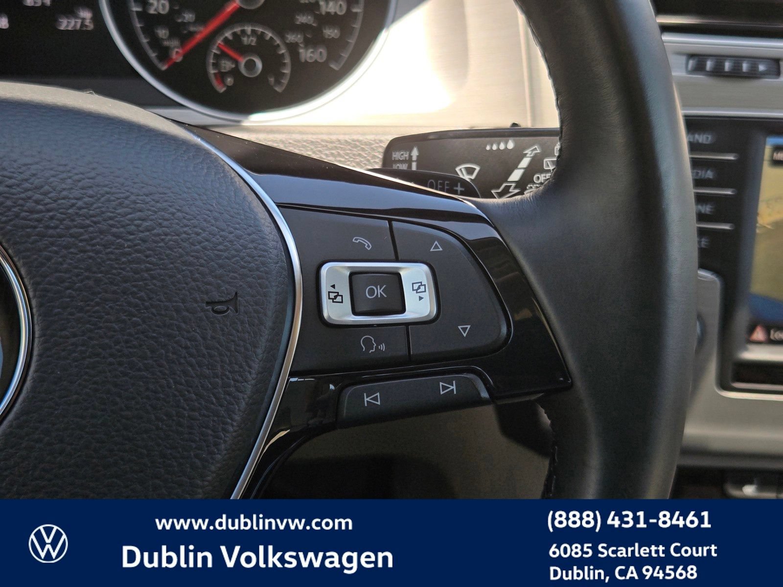 Used 2017 Volkswagen Golf SEL FWD image 19