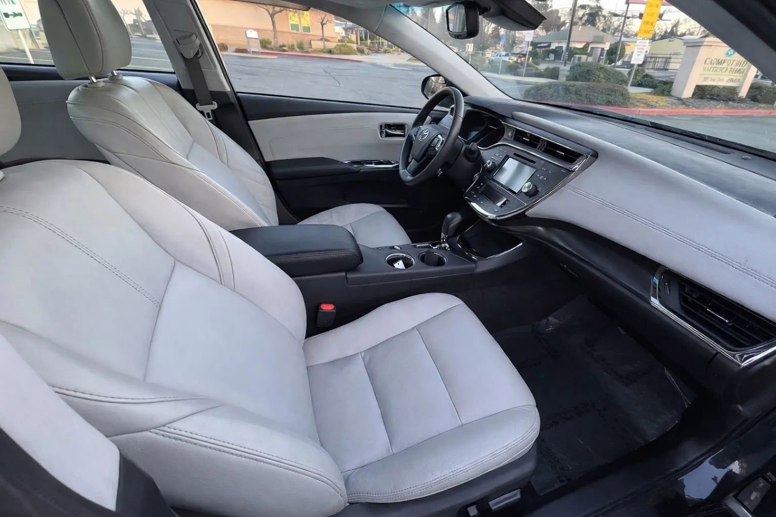 Used 2018 Toyota Avalon XLE Plus w/ Carpet Mat Package FWD image 12