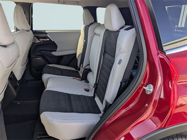 New 2025 Mitsubishi Outlander SE image 13
