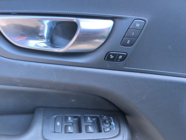 Used 2023 Volvo XC60 B5 Core AWD/4WD image 18