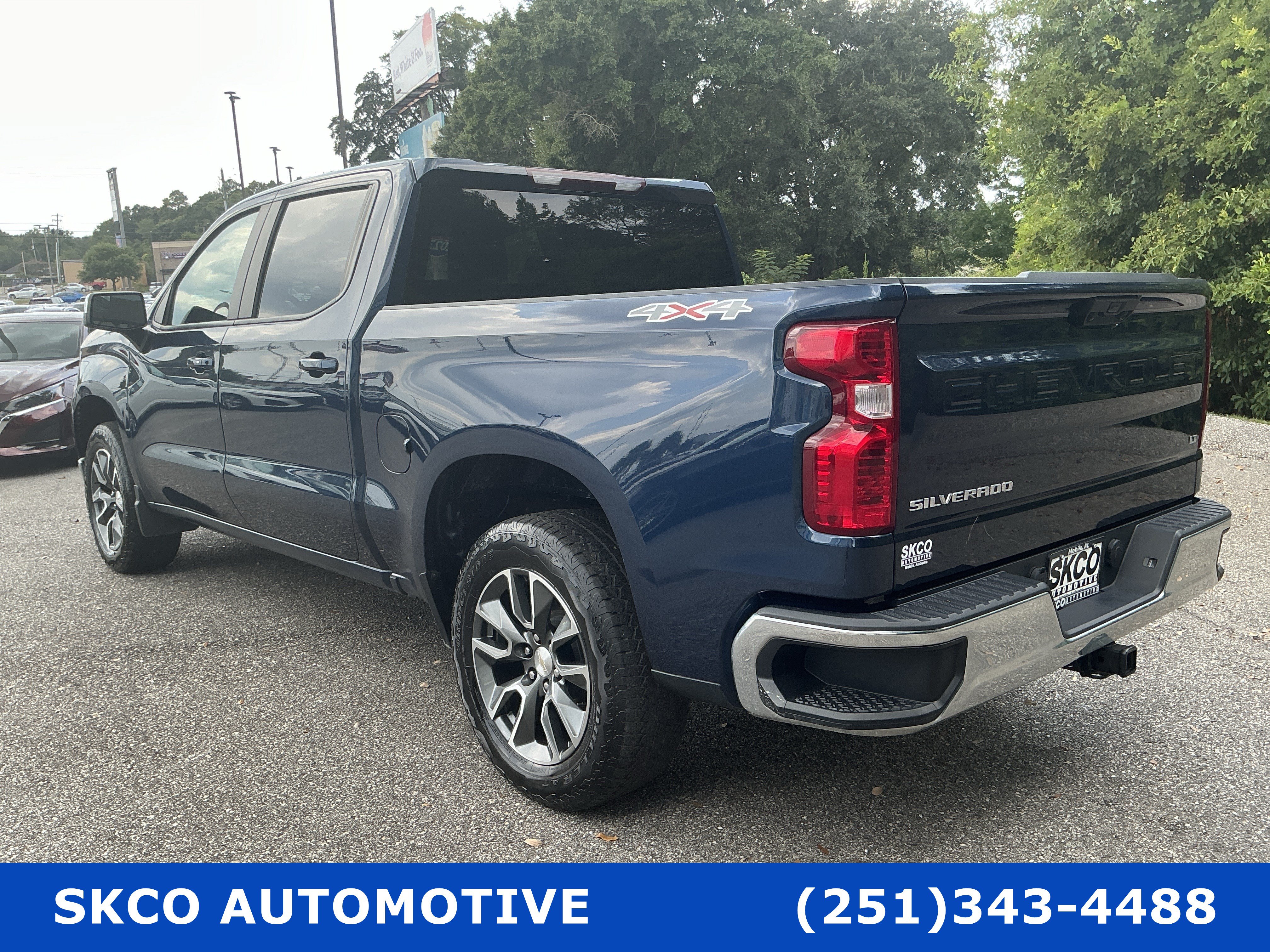 Used 2023 Chevrolet Silverado 1500 LT AWD/4WD image 3