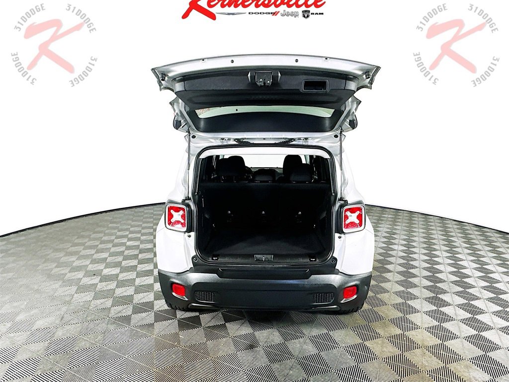 Used 2021 Jeep Renegade Latitude image 28