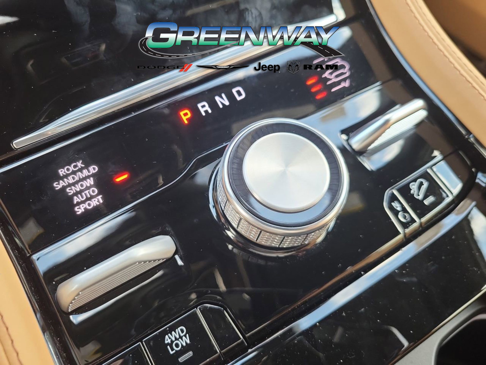 Used 2025 Jeep Grand Cherokee Summit image 25