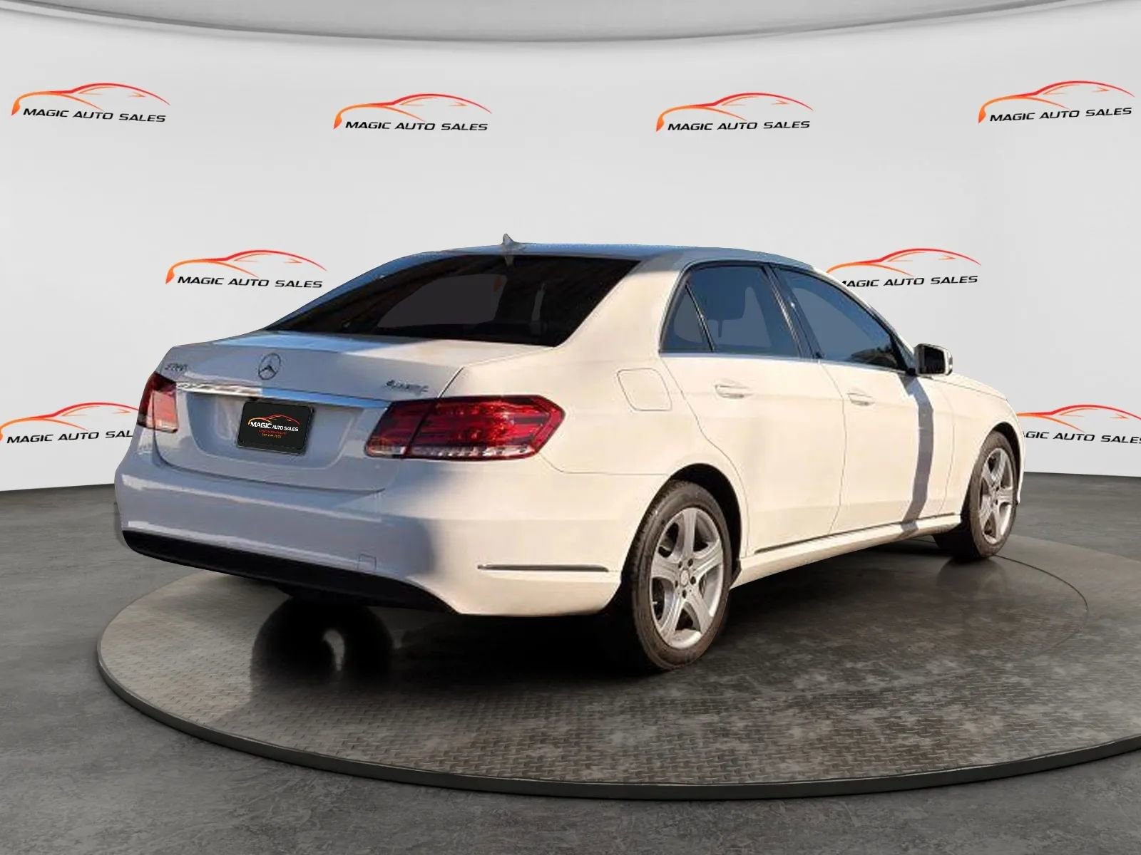 Used 2015 Mercedes-Benz E 350 4MATIC Sedan image 9