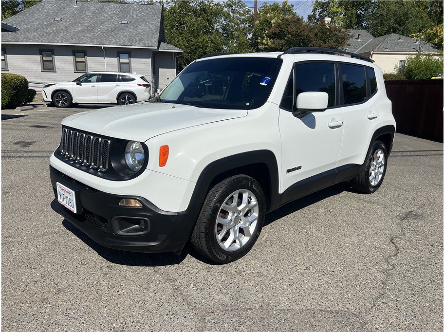 Used 2017 Jeep Renegade Latitude FWD image 3