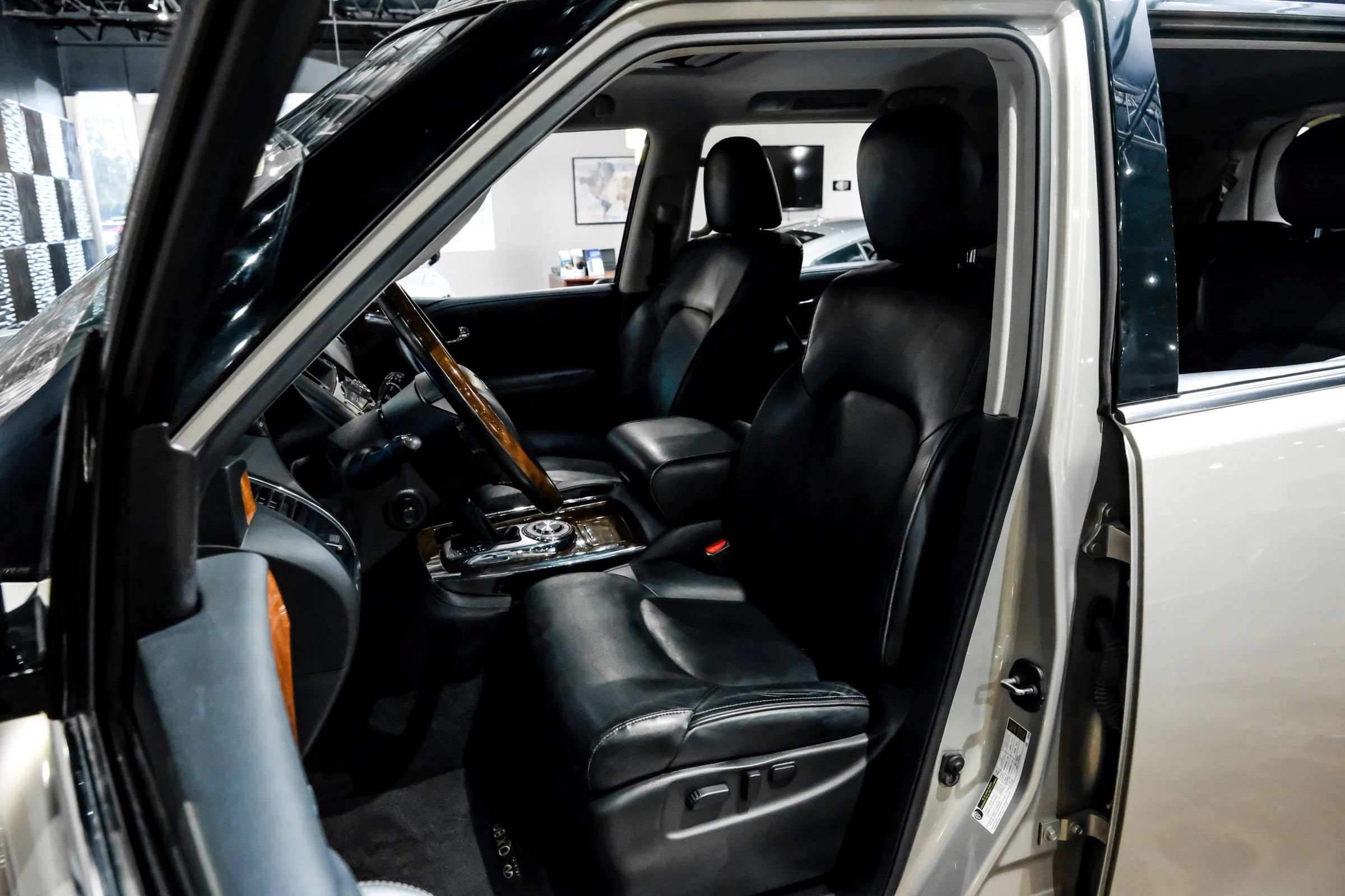 Used 2019 INFINITI QX80 Luxe RWD image 29