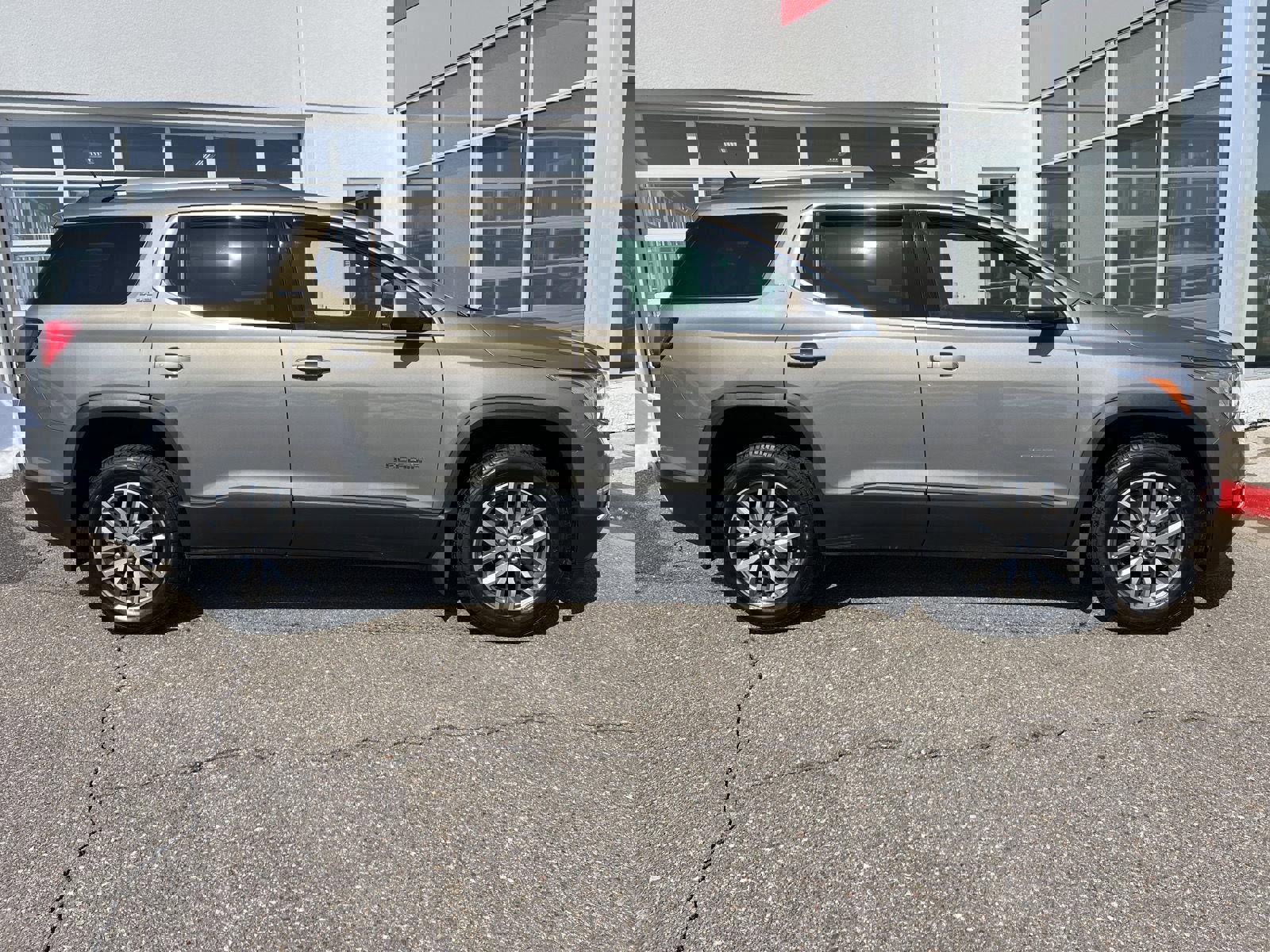 Used 2019 GMC Acadia SLE w/ Driver Alert Package I image 15