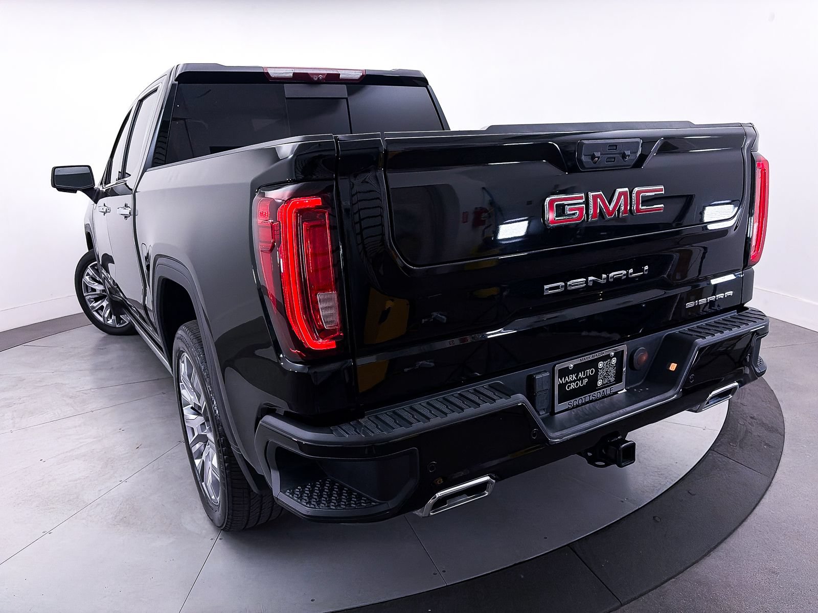 Used 2023 GMC Sierra 1500 Denali w/ Denali Reserve Package AWD/4WD image 4