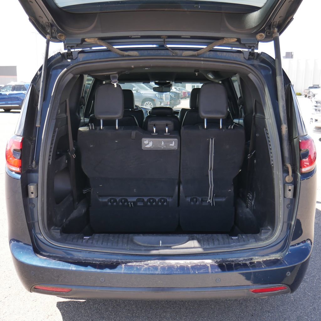 Used 2021 Chrysler Pacifica Touring-L w/ S Appearance Package FWD image 17