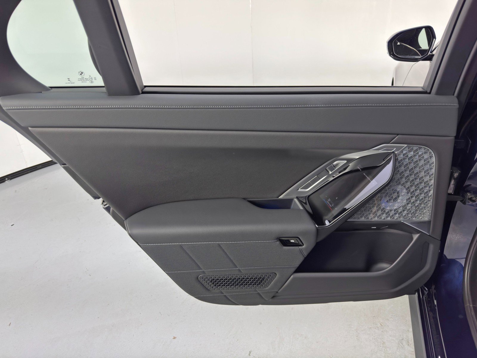 Used 2024 BMW i7 xDrive60 w/ Executive Package image 54