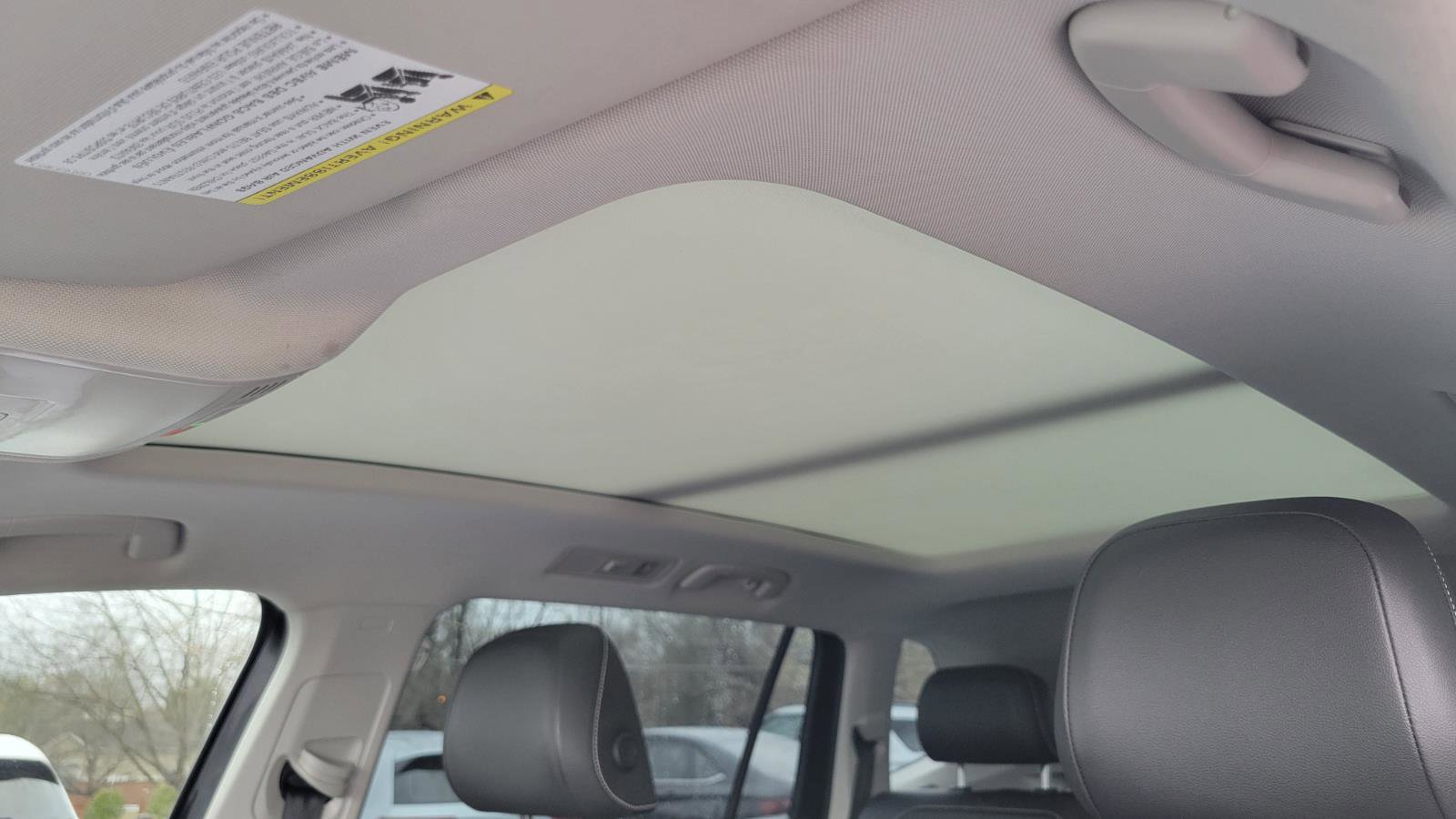 Used 2022 Volkswagen Tiguan SE w/ Panoramic Sunroof Package image 30