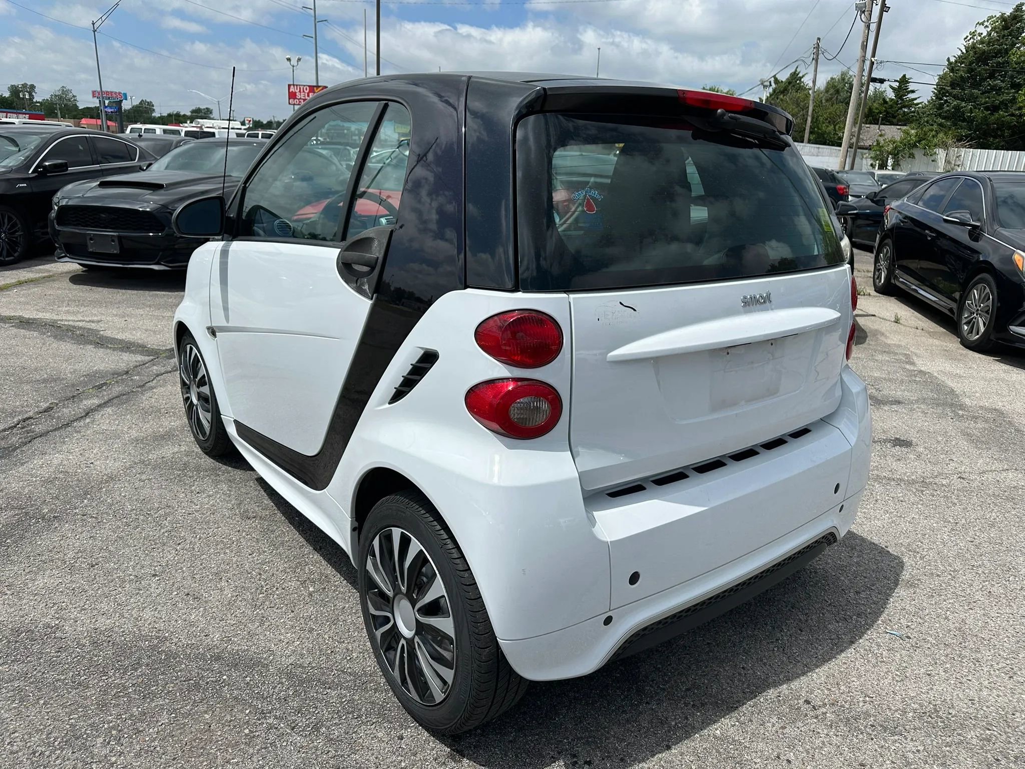 Used 2015 smart fortwo pure RWD image 27
