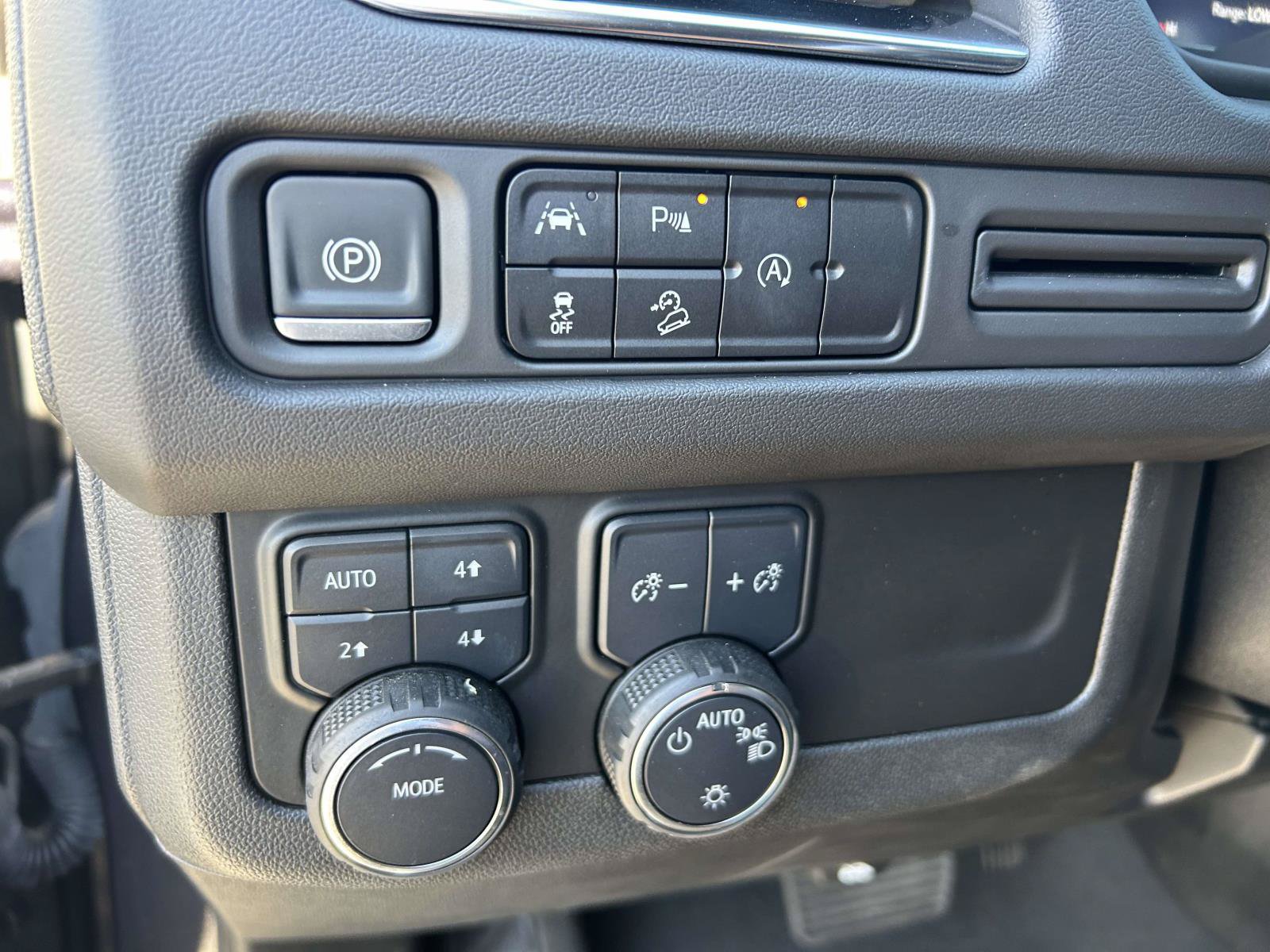 Used 2024 Chevrolet Tahoe Z71 AWD/4WD image 20