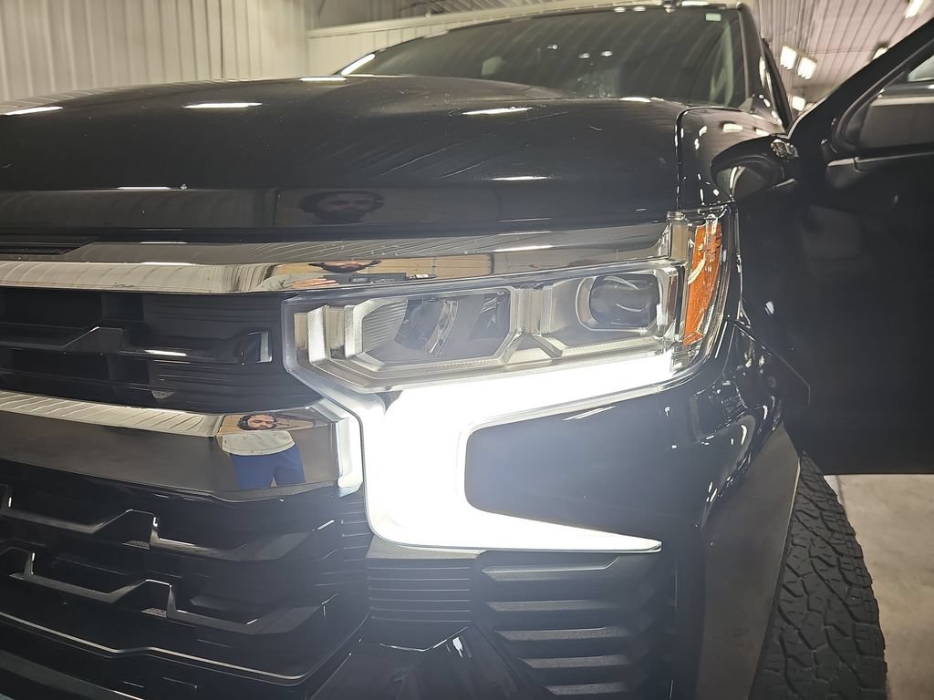 Used 2023 Chevrolet Silverado 1500 LT AWD/4WD image 31