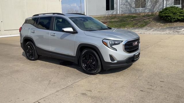 Used 2021 GMC Terrain SLE w/ Driver Convenience Package FWD image 2