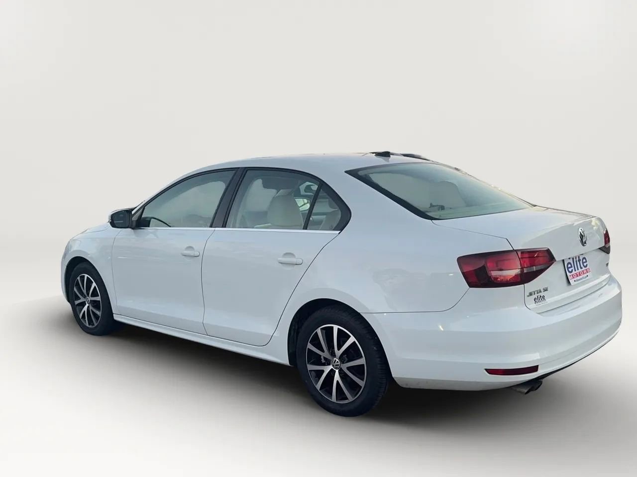 Used 2017 Volkswagen Jetta SE image 5