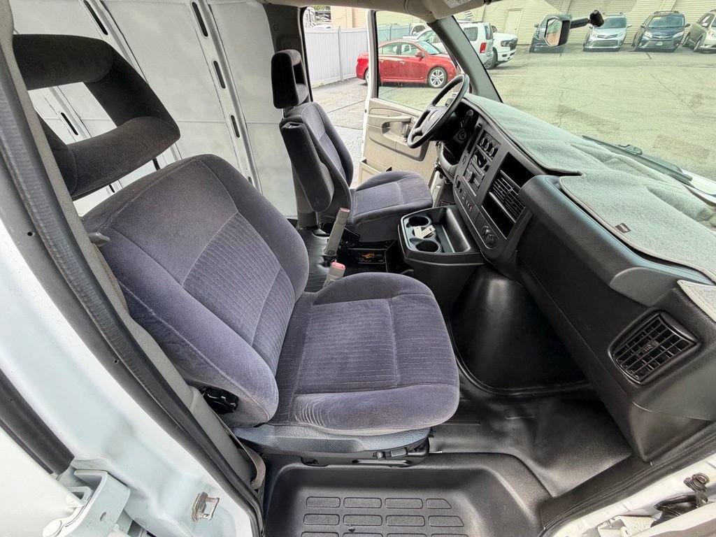 Used 2014 Chevrolet Express 2500 Extended RWD image 36