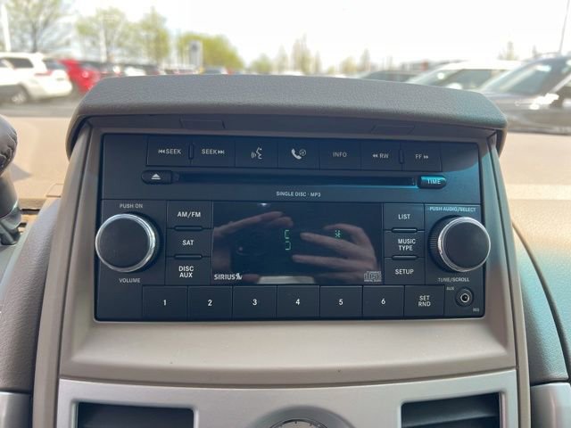 Used 2009 Chrysler Town & Country Touring image 16