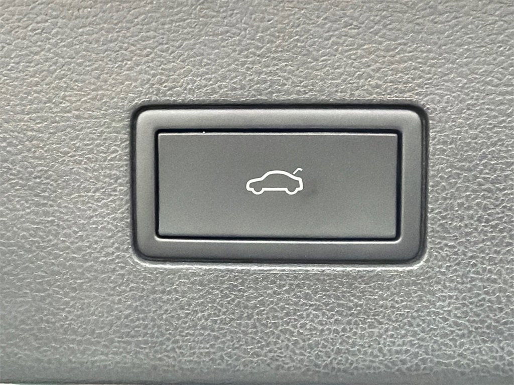 Used 2024 Volkswagen Atlas SEL Premium R-Line image 19