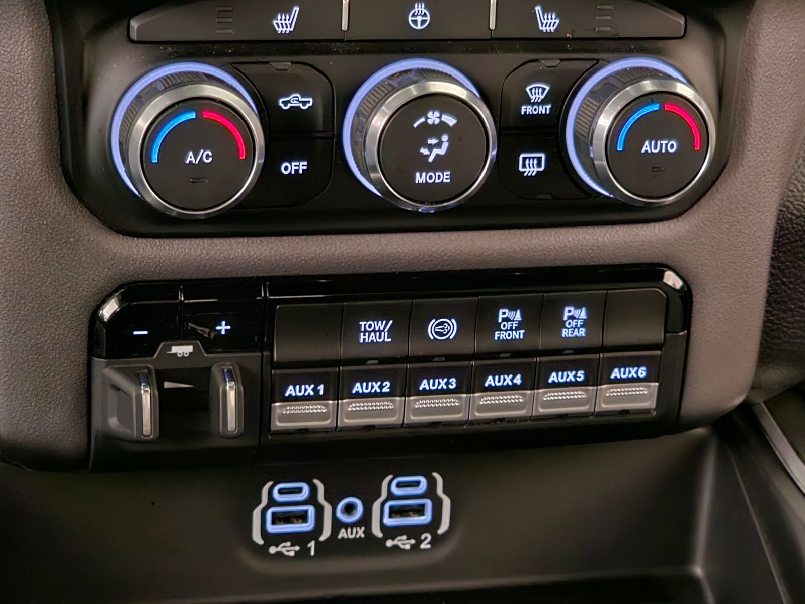 Used 2022 RAM 3500 Big Horn w/ Level C Equiment Group image 27