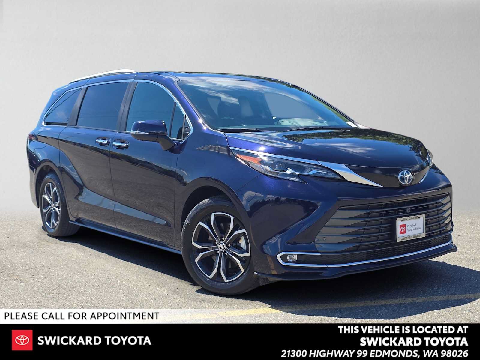Certified 2025 Toyota Sienna Platinum