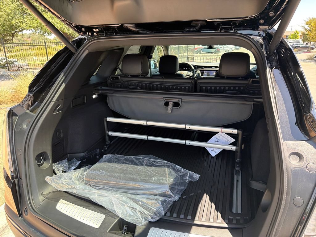 New 2026 Cadillac XT5 Sportv w/ LPO, Onyx Lite Package AWD/4WD image 40