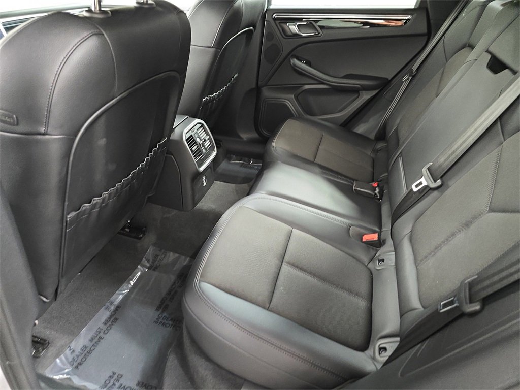 Certified 2025 Porsche Macan image 24