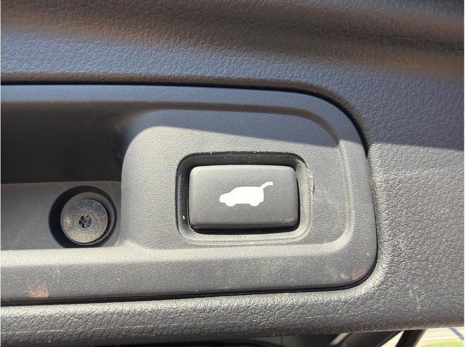 Used 2017 Honda Pilot Touring image 8