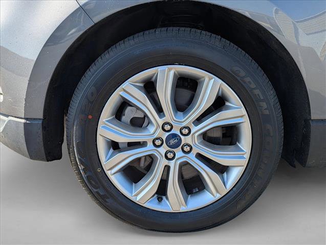 Used 2022 Ford Edge Titanium AWD/4WD image 9