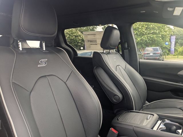 New 2027 Chrysler Pacifica Limited FWD image 35