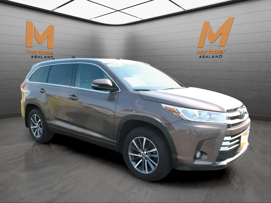 Used 2017 Toyota Highlander XLE AWD/4WD image 5