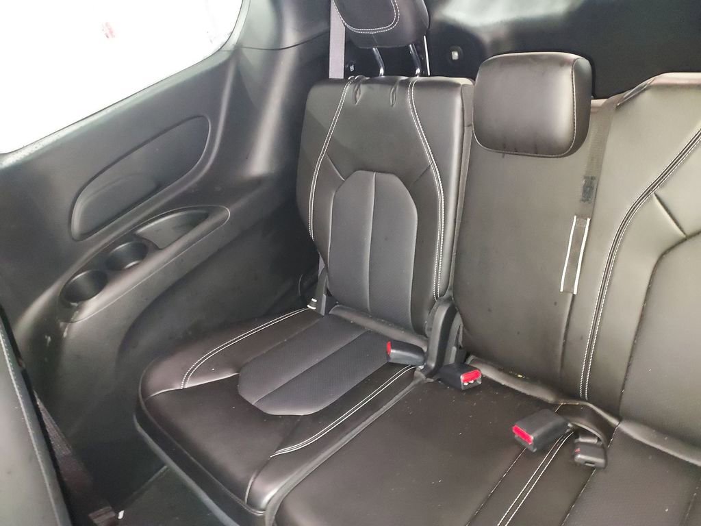 Used 2024 Chrysler Pacifica Select image 29