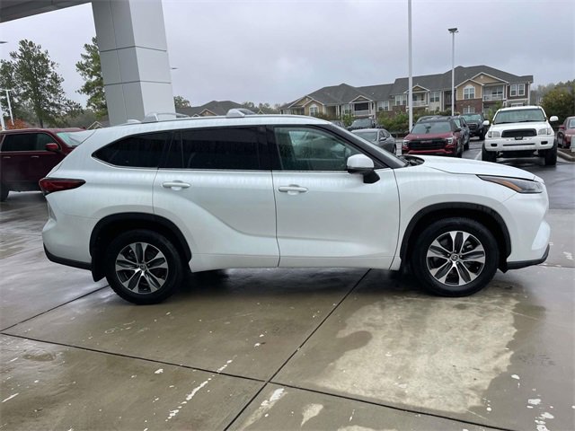 Used 2022 Toyota Highlander XLE image 5