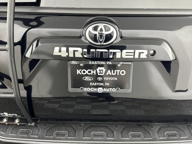 Used 2019 Toyota 4Runner SR5 AWD/4WD image 18