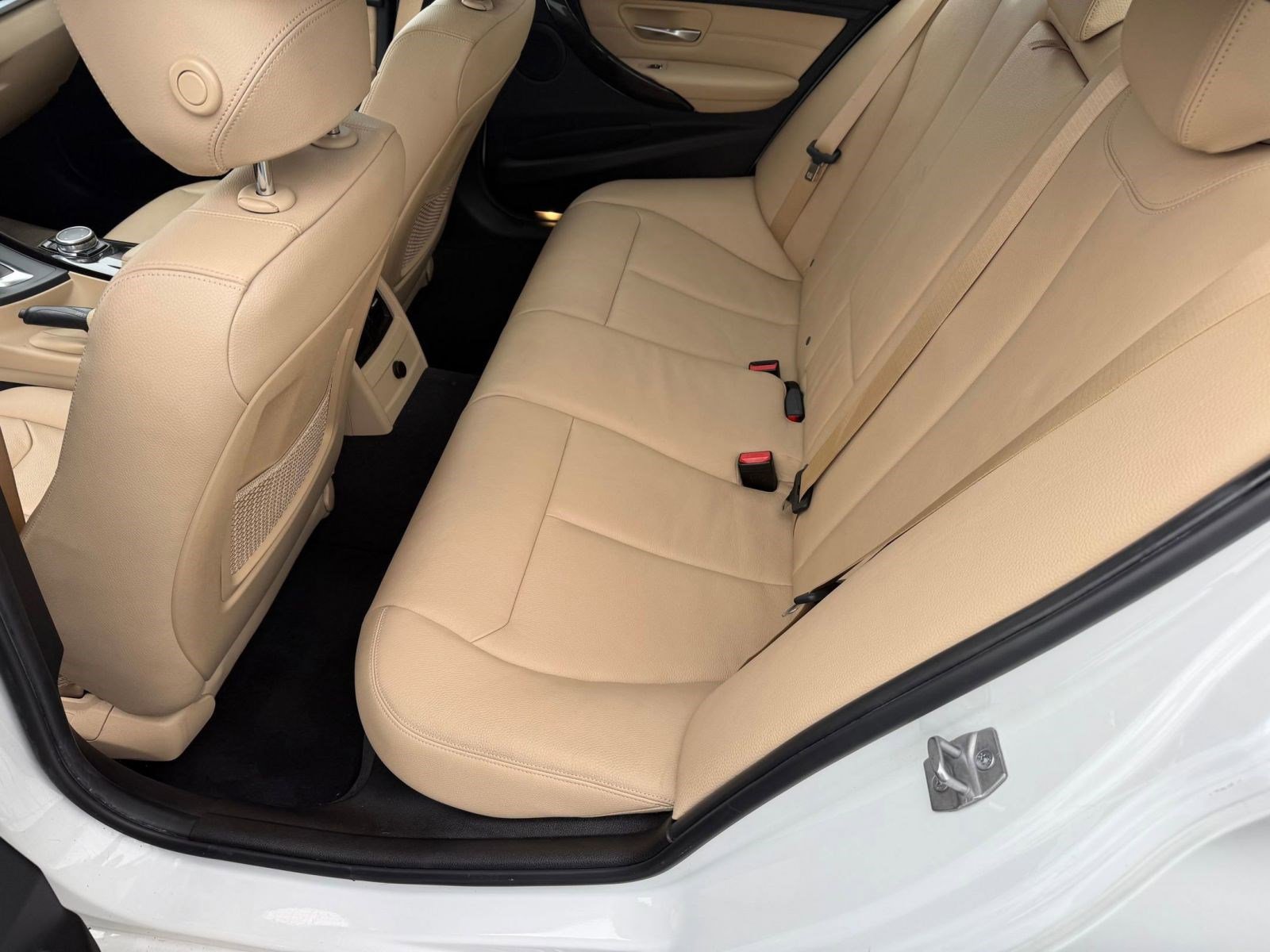 Used 2017 BMW 320i Sedan image 13