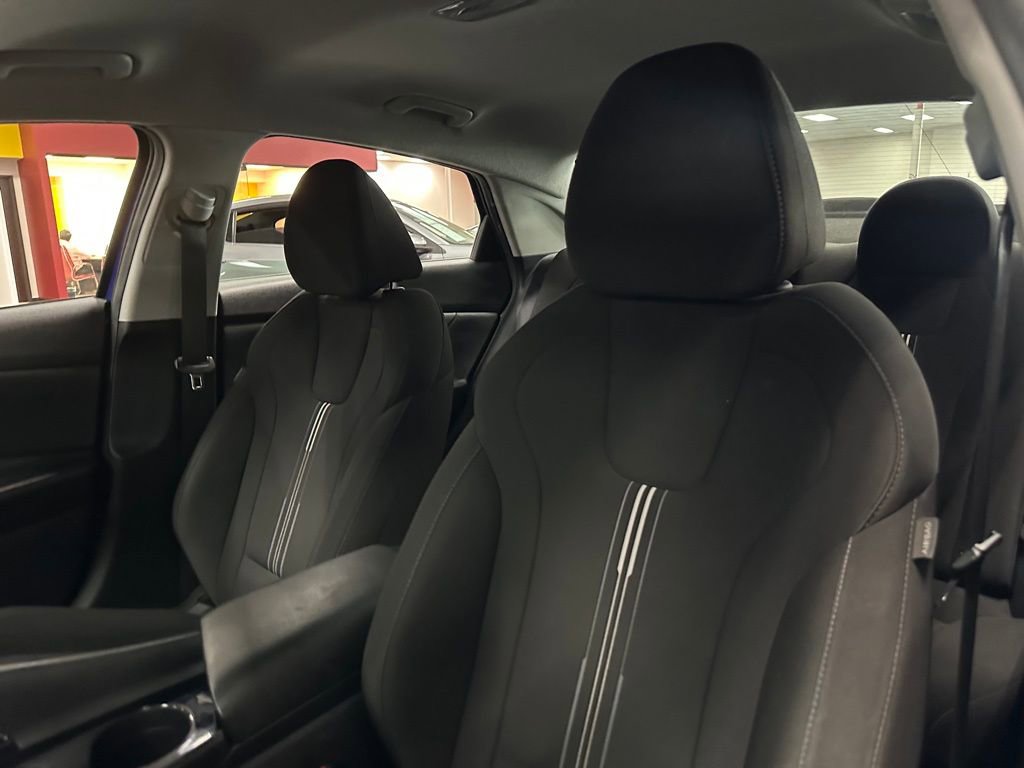 Used 2023 Hyundai Elantra Blue image 16