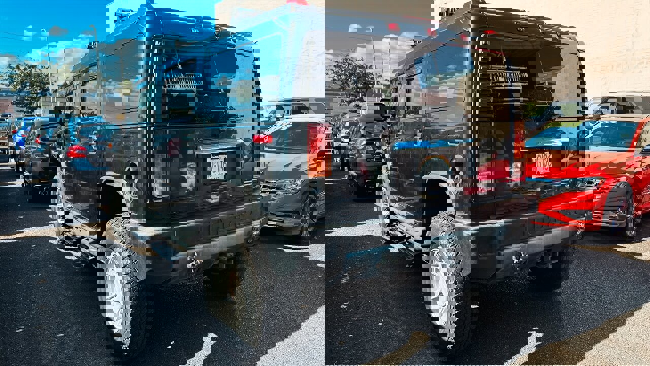 Used 2003 HUMMER H2 w/ Preferred Equipment Group image 4