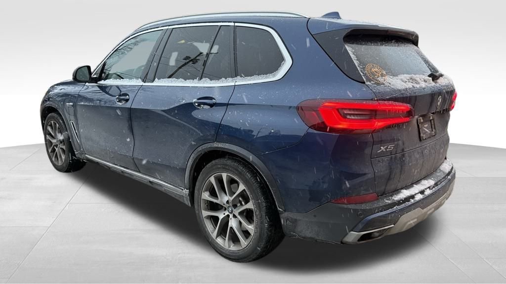 Used 2022 BMW X5 xDrive45e w/ Executive Package image 2