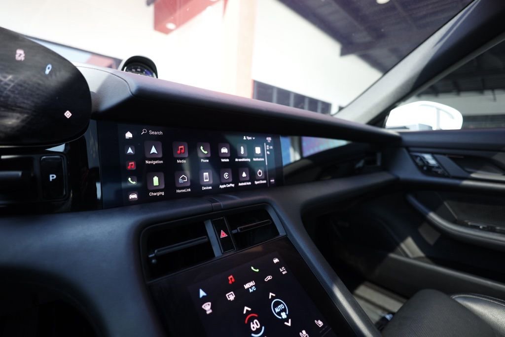 Used 2021 Porsche Taycan image 17