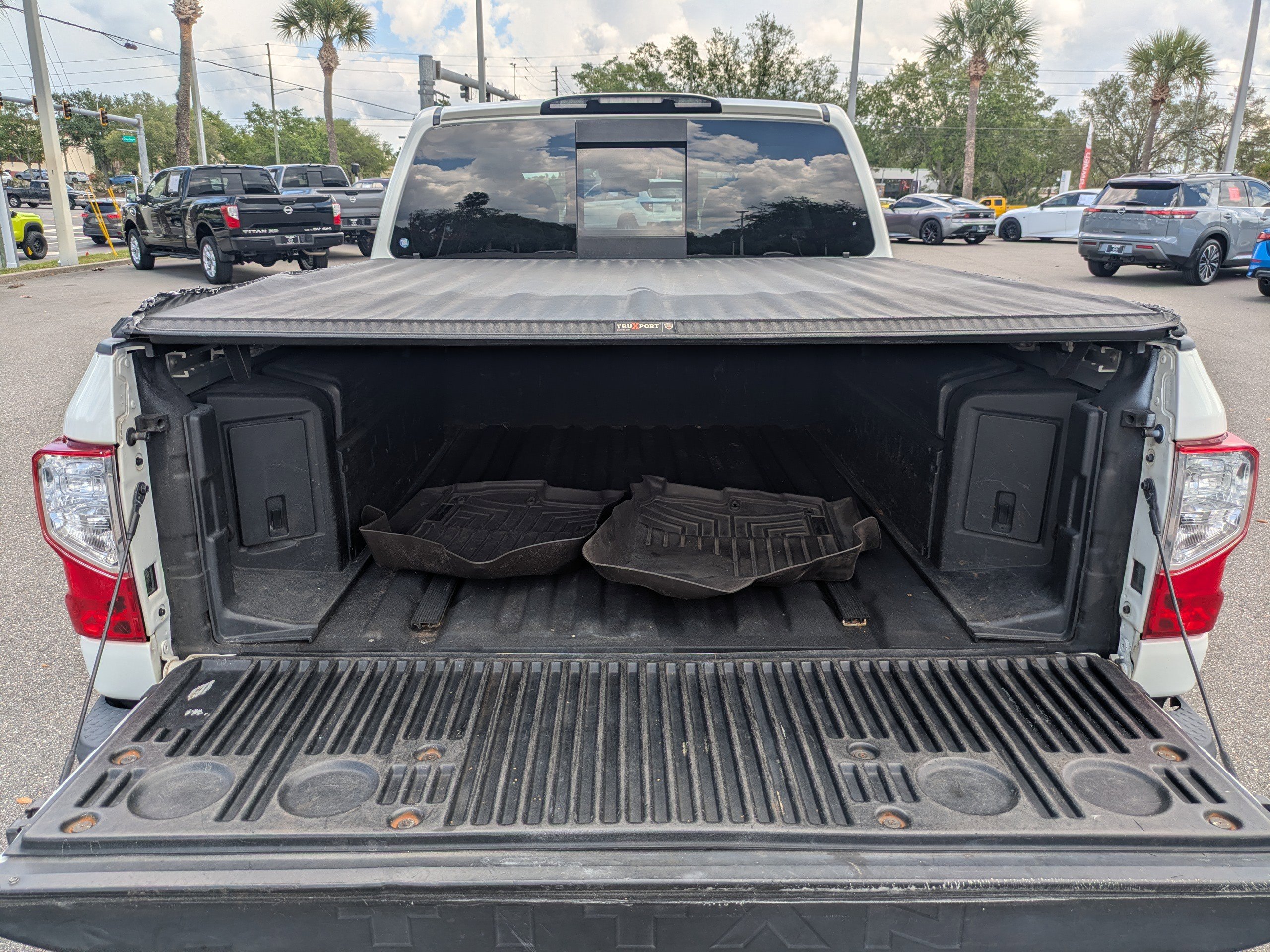 Used 2018 Nissan Titan Platinum Reserve w/ Platinum Utility Package AWD/4WD image 13