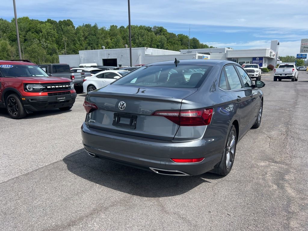Used 2021 Volkswagen Jetta R-Line w/ R-Line Cold Weather Package FWD image 5